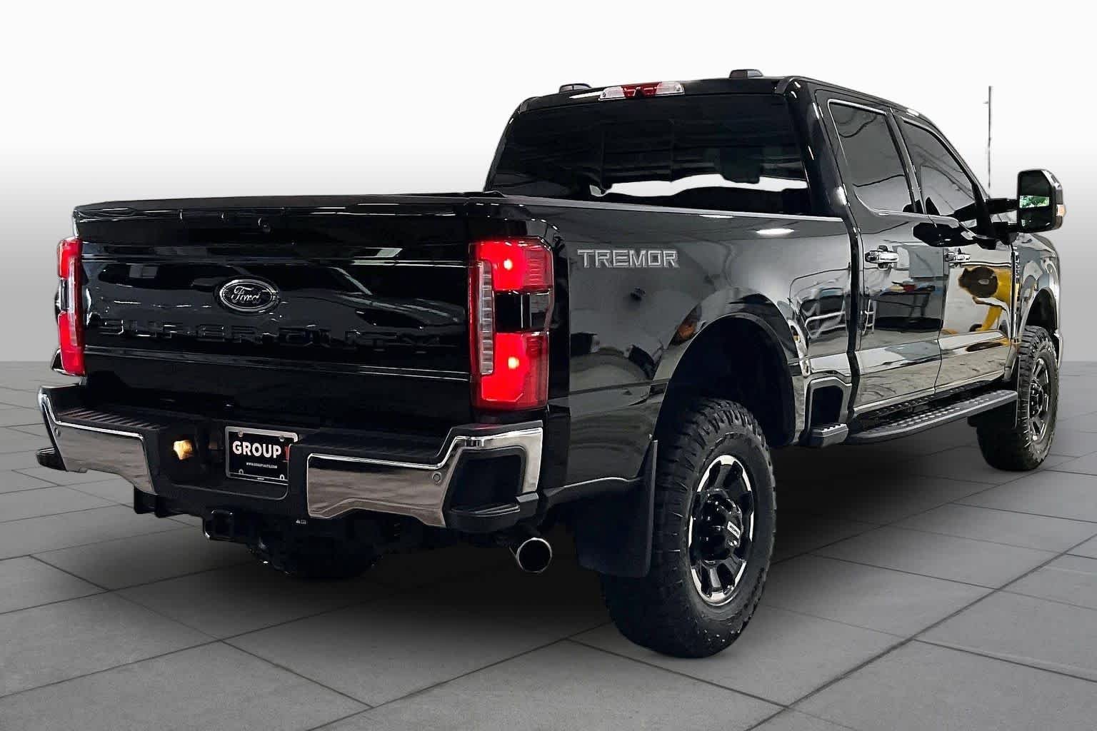 Used 2025 Agate Black Metallic Ford LARIAT image 13