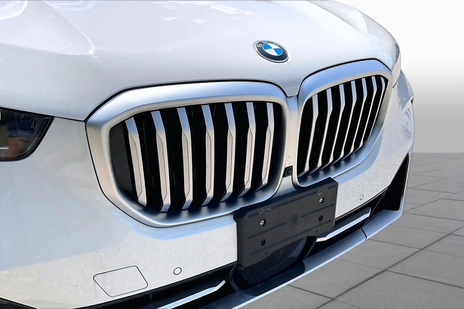 Certified Used 2026 Alpine White BMW xDrive40i image 32