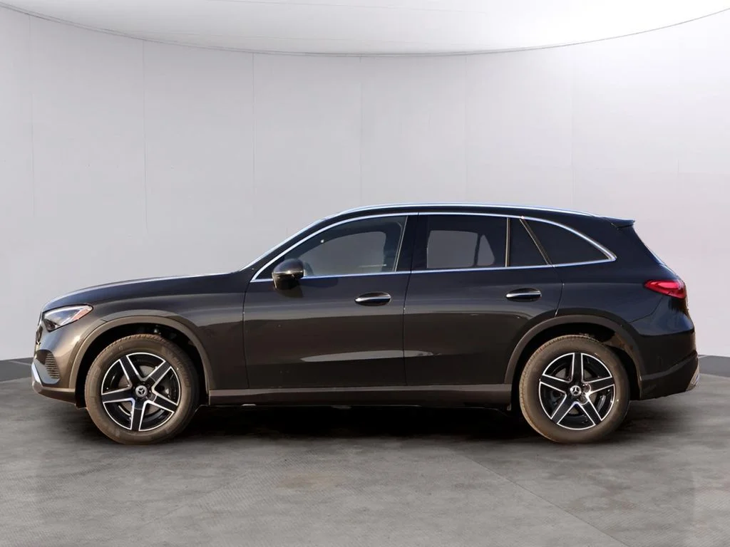 Certified Used 2026 Graphite Gray Metallic Mercedes-Benz GLC 300 image 4