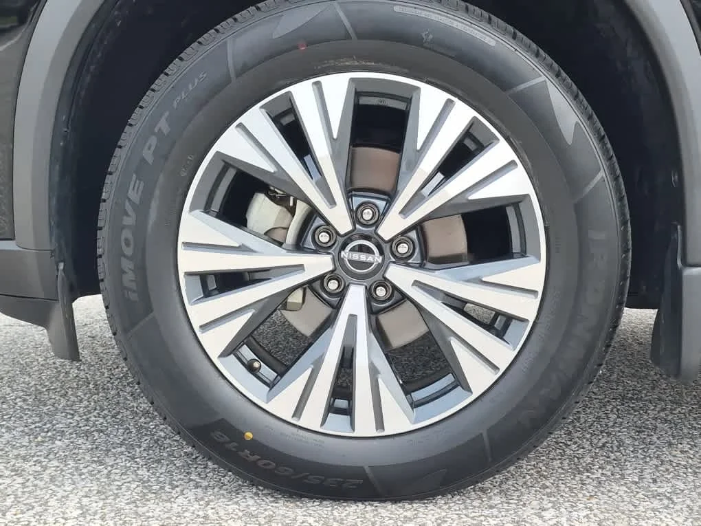 Certified Used 2023 Super Black Nissan SV image 6