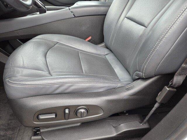 Used 2020 Summit White Buick Essence image 10