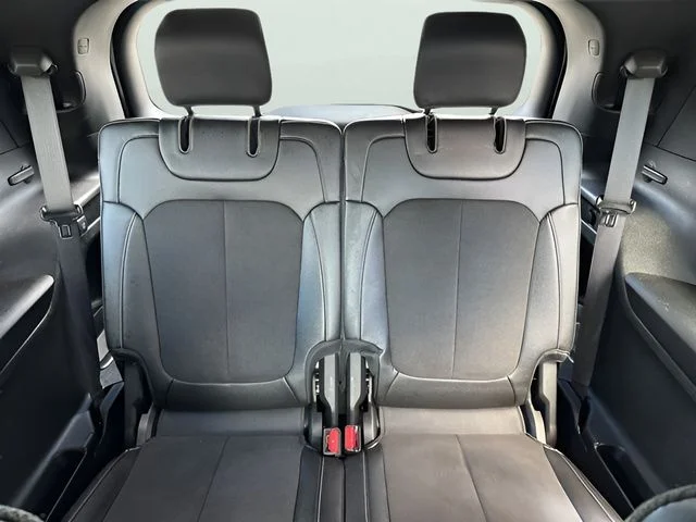 Used 2023 White Jeep Altitude image 35