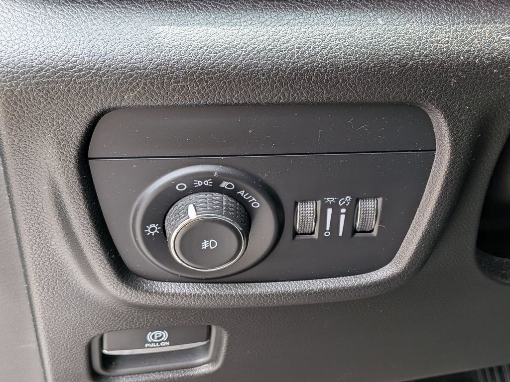 Used 2023 Silver Jeep Limited image 17