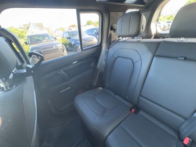 Certified Used 2025 Black Land Rover V8 image 39