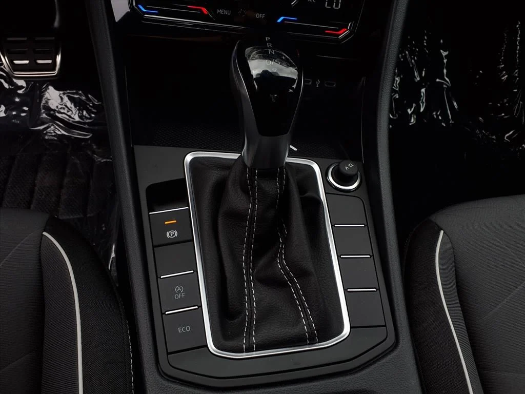2025 Volkswagen Jetta Sport - Photo 11