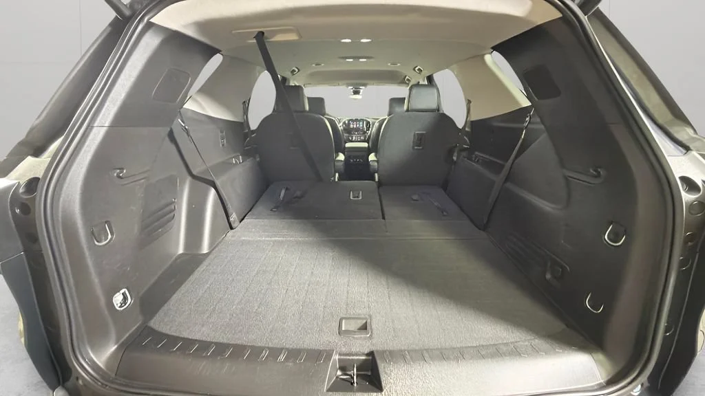 Used 2019 GRAPHITE METALLIC Chevrolet LT Leather image 28