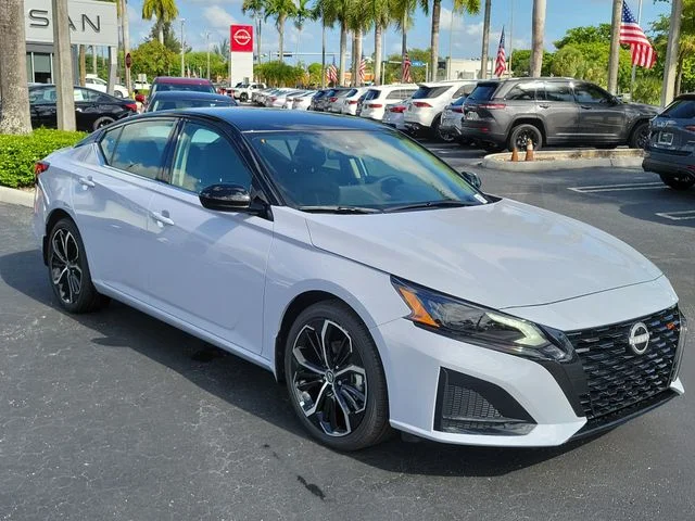 New 2026 Gray Sky Pearl / Super Black Two-tone Nissan SR image 3