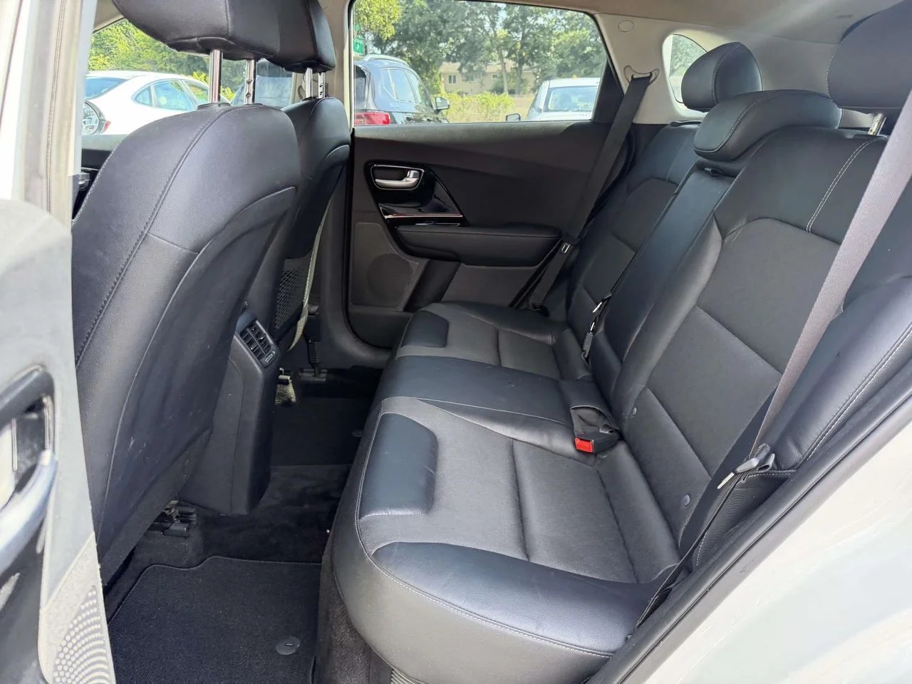 Used 2017 Snow White Pearl Kia EX image 19