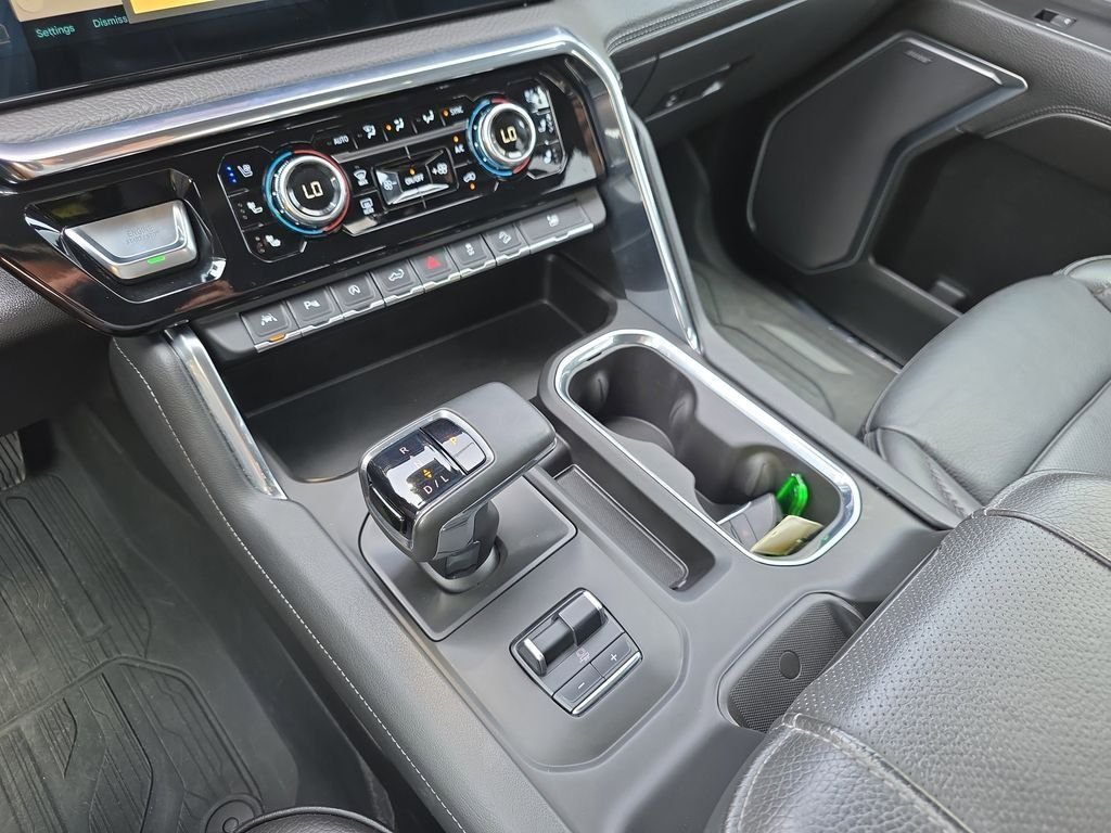 Used 2023 White GMC Denali image 29