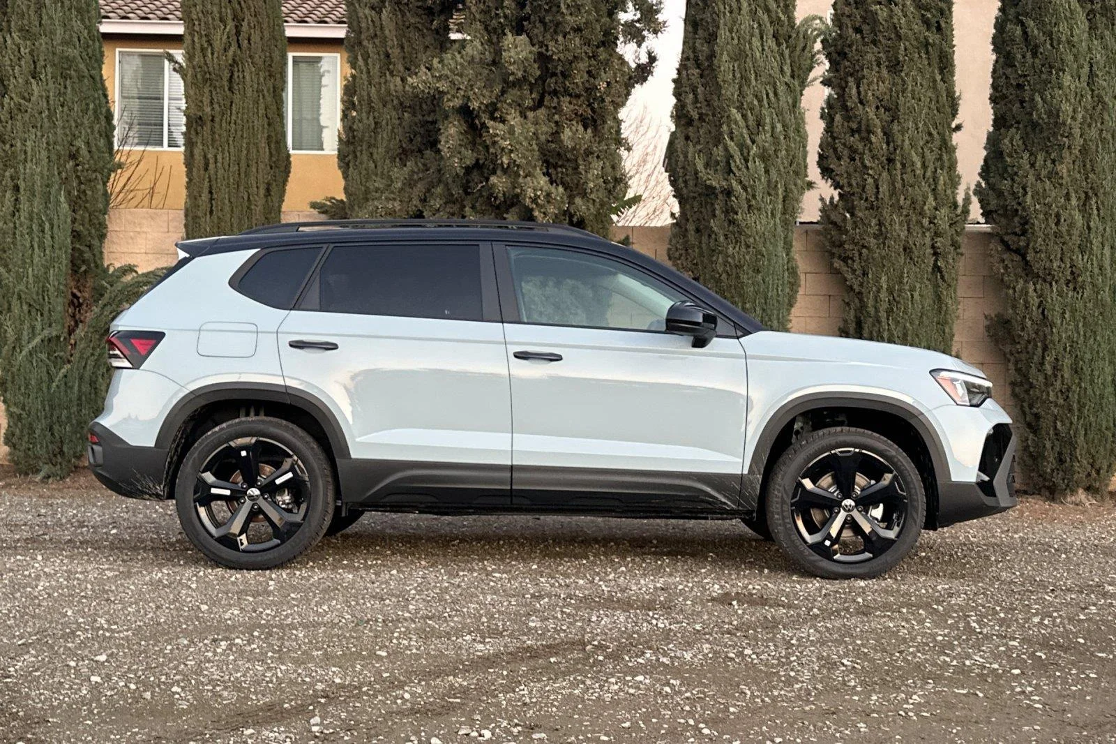 New 2026 Monument Gray w/Deep Black Roof Volkswagen SE Black image 3