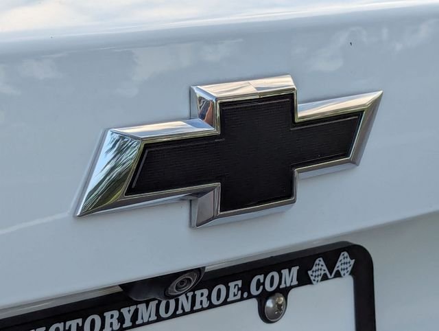 Used 2023 Summit White Chevrolet LT image 24