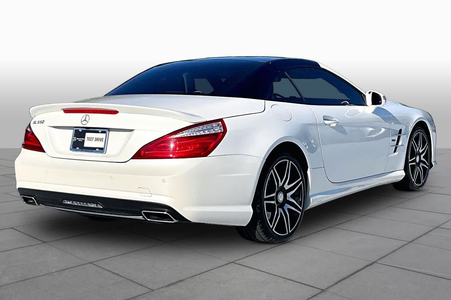 Used 2015 designo Diamond White Metallic Mercedes-Benz SL 550 image 12