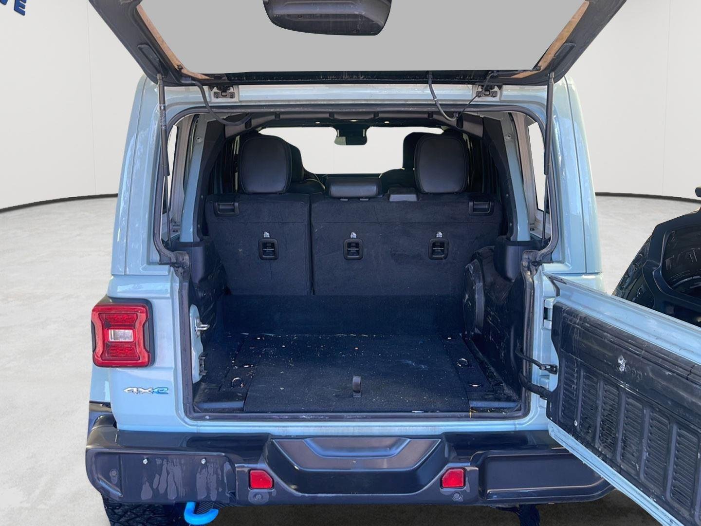 Used 2024 Earl Clearcoat Jeep Sahara image 11