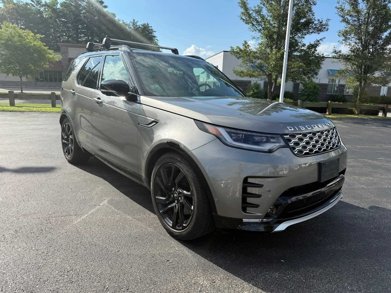 Used 2024 Charente Grey Premium Metallic Land Rover Metropolitan Edition image 4