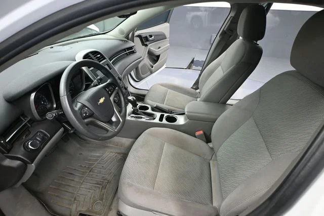 Used 2015 White Chevrolet LS image 16