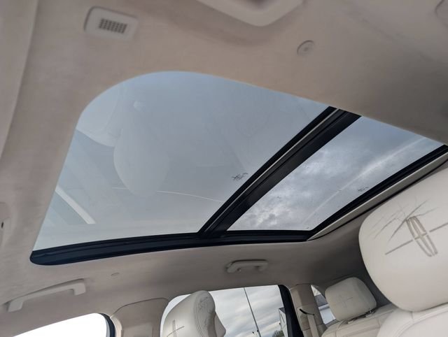 Used 2019 White Lincoln Black Label image 17