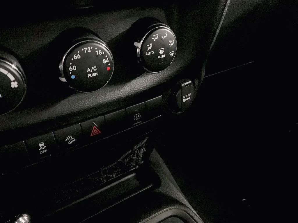 Used 2013 Black Jeep Unlimited Sahara image 36