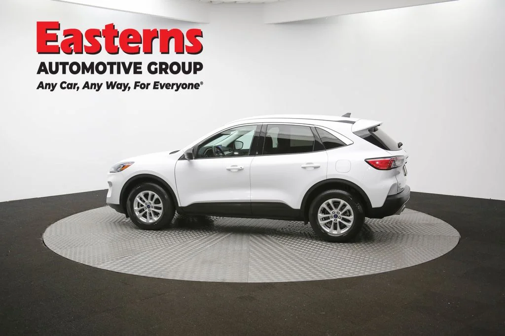 Used 2022 White Ford SE image 60