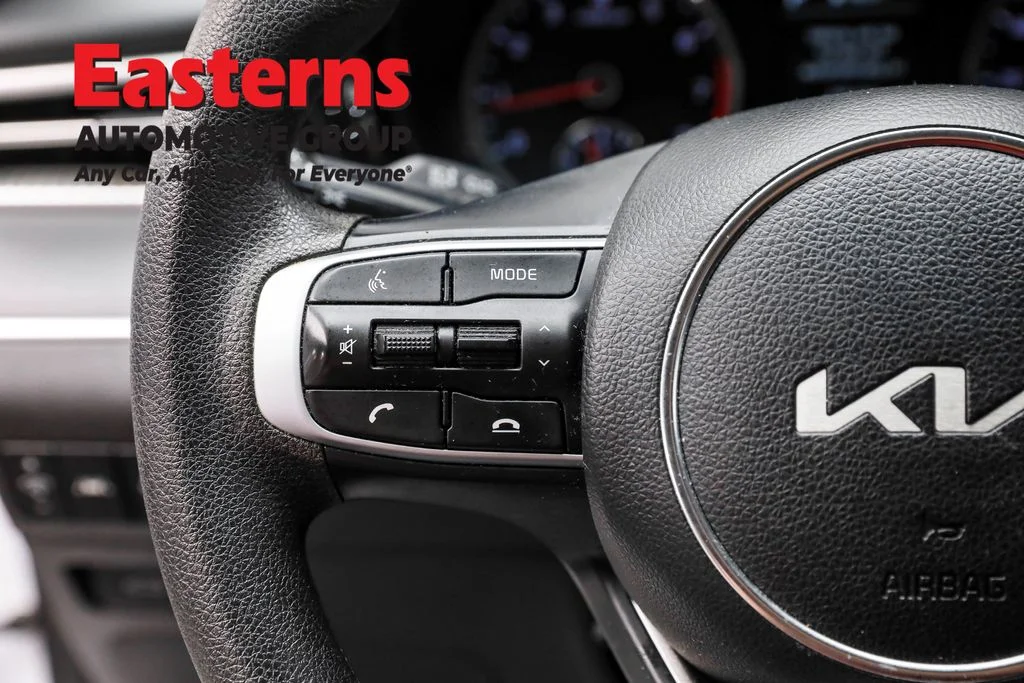 Used 2023 White Kia LXS image 15