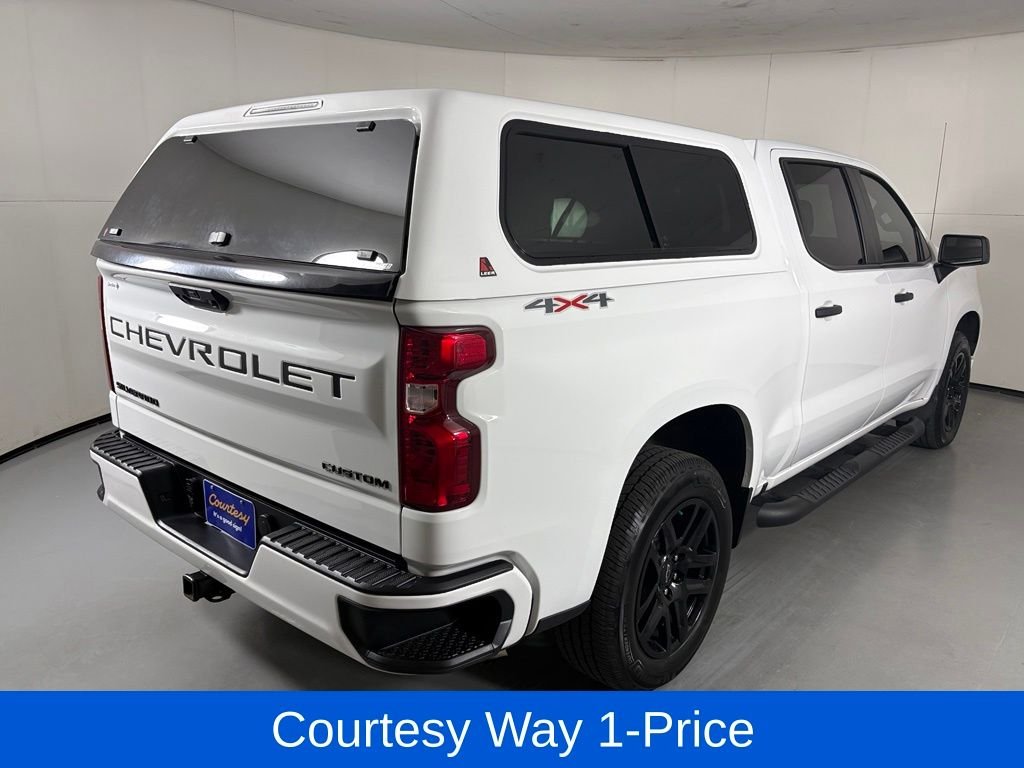 Used 2023 White Chevrolet Custom image 11