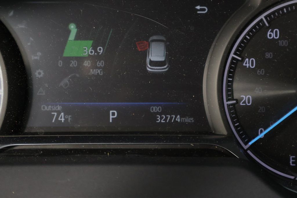 2023 Toyota Venza LE - Photo 17