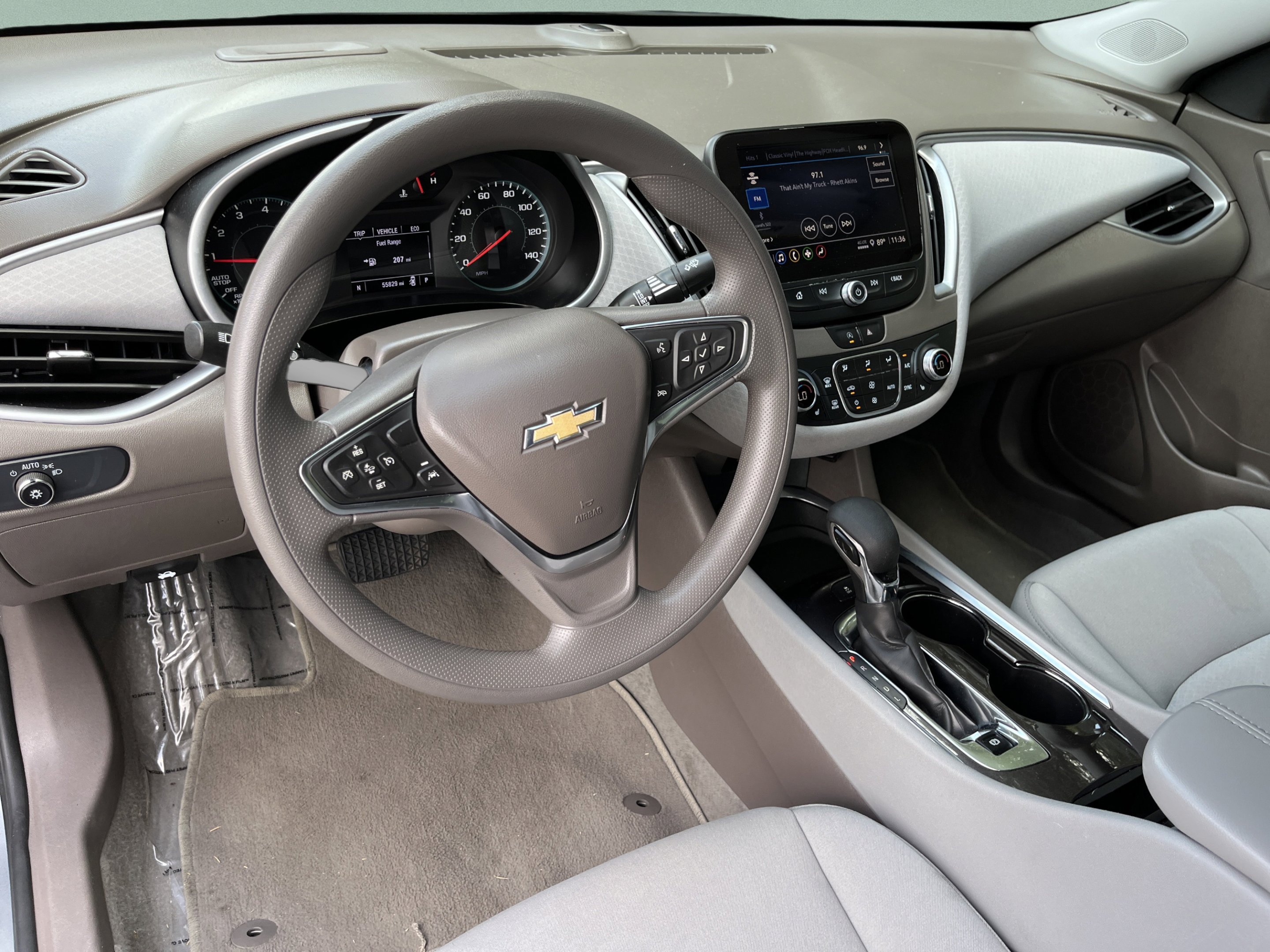 Used 2025 Sterling Gray Metallic Chevrolet  image 13
