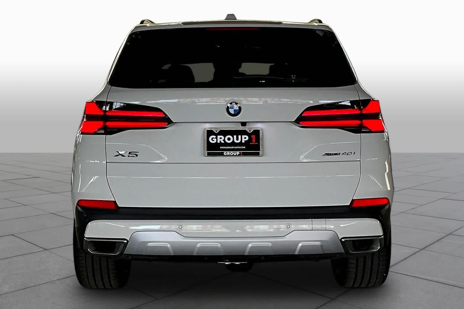Used 2026 Alpine White BMW sDrive40i image 4