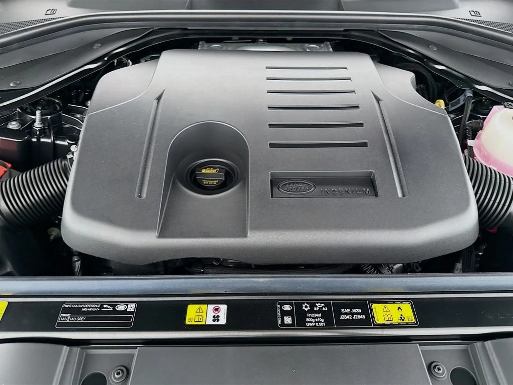 New 2026 Carpathian Grey Land Rover SE image 32