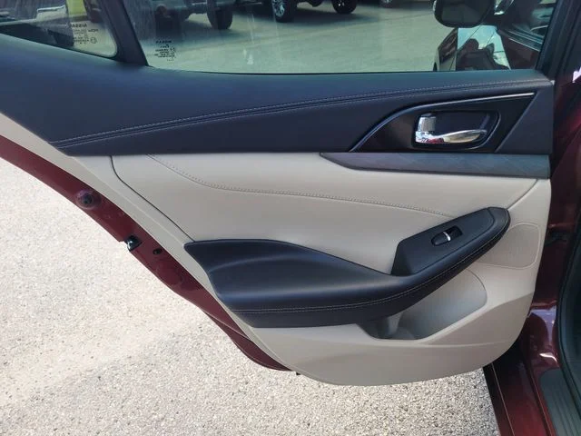 Used 2017 Red Nissan 3.5 SV image 12