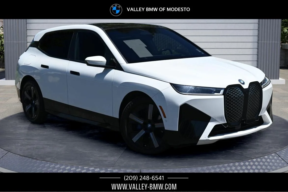2023 BMW iX xDrive50's photo
