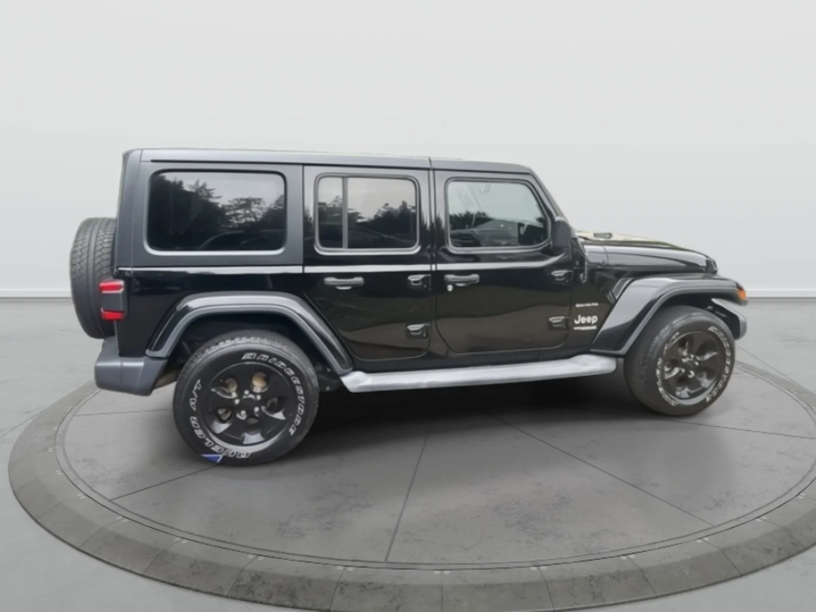 Used 2018 Black Jeep Unlimited Sahara image 6