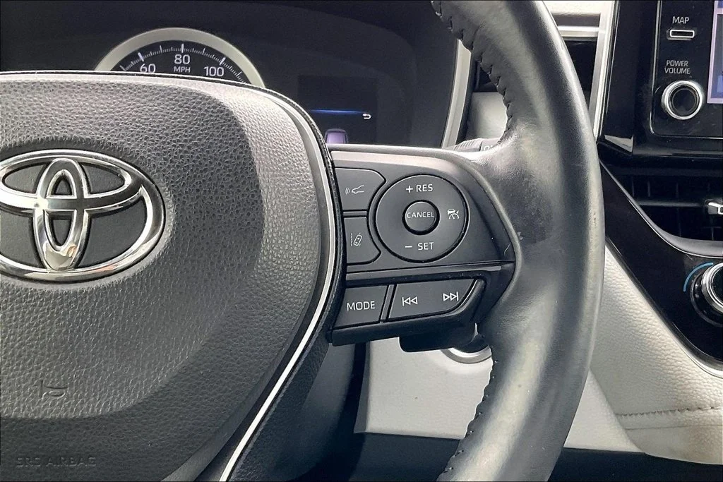 Used 2019 White Toyota SE image 22