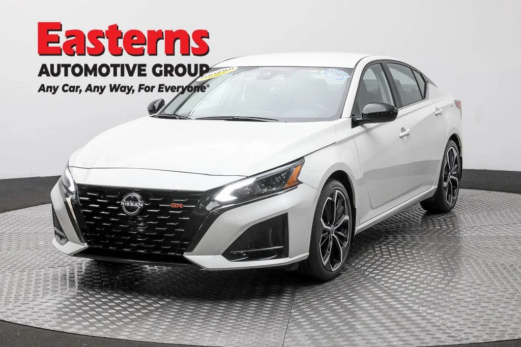 Used 2023 White Nissan 2.5 SR image 1