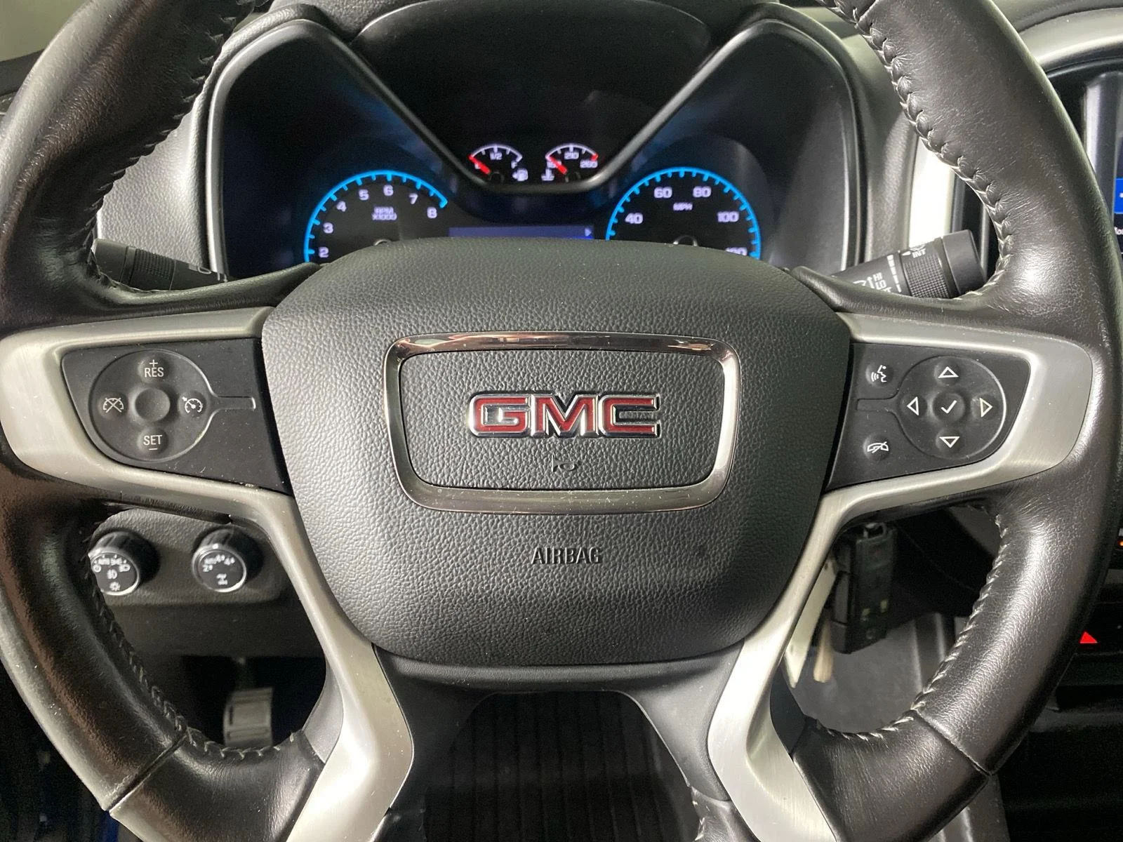 Used 2020 Blue Emerald Metallic GMC 4WD SLE image 18