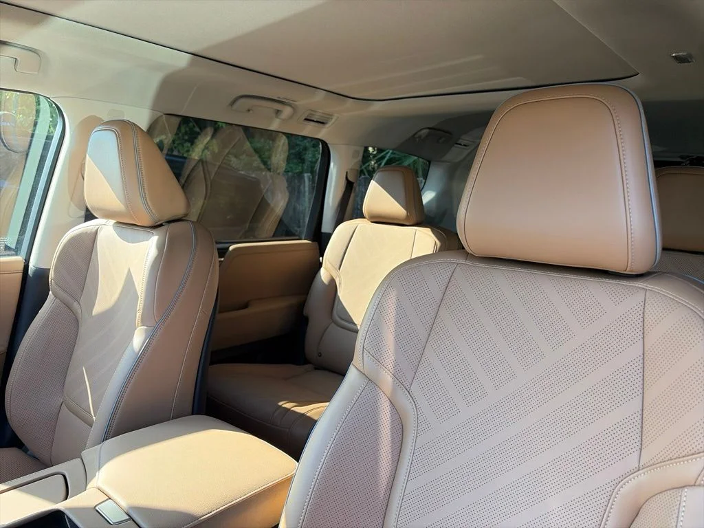 New 2027 Black Obsidian INFINITI LUXE image 2