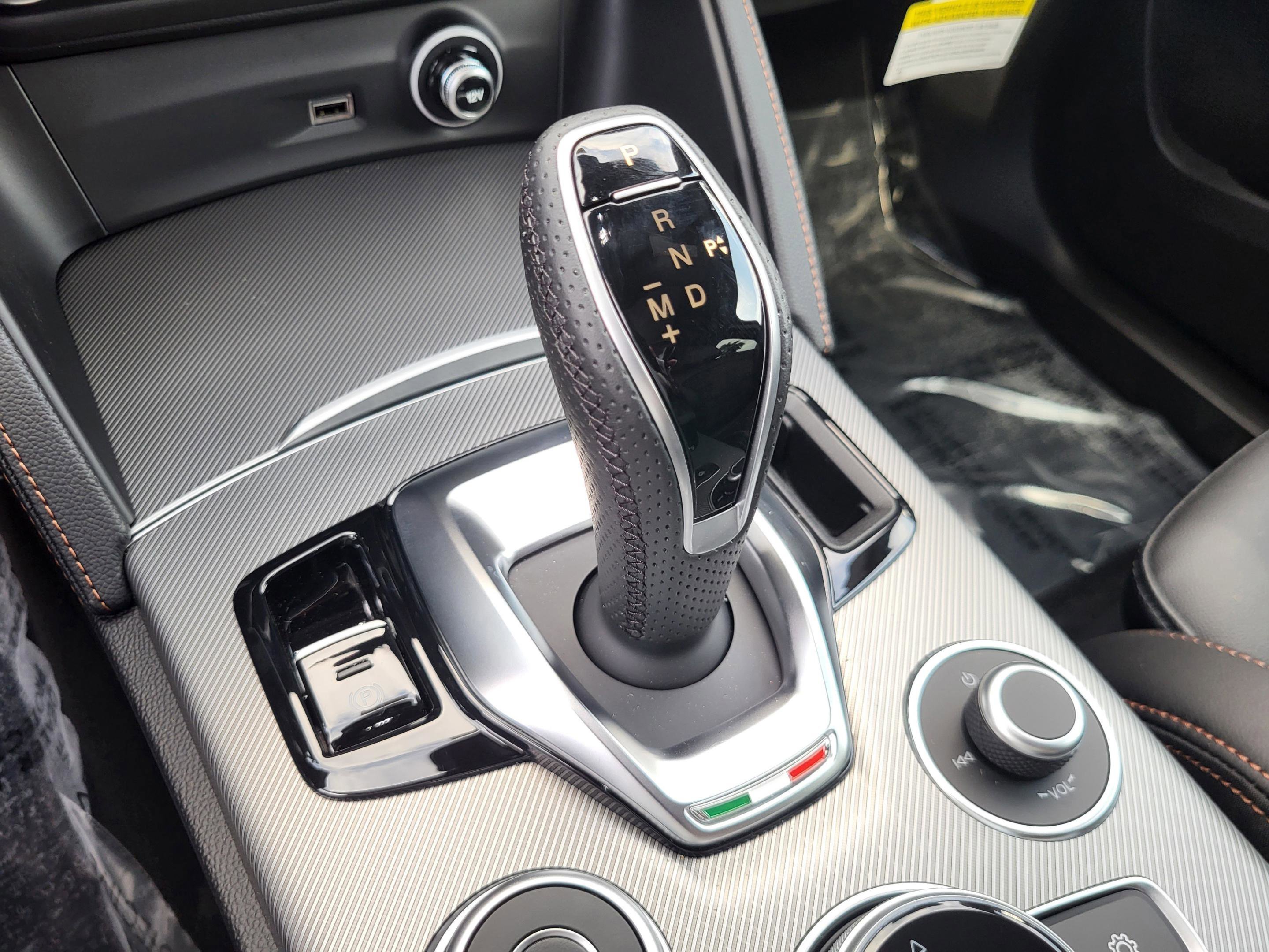 2025 Alfa Romeo Stelvio Intensa - Photo 31