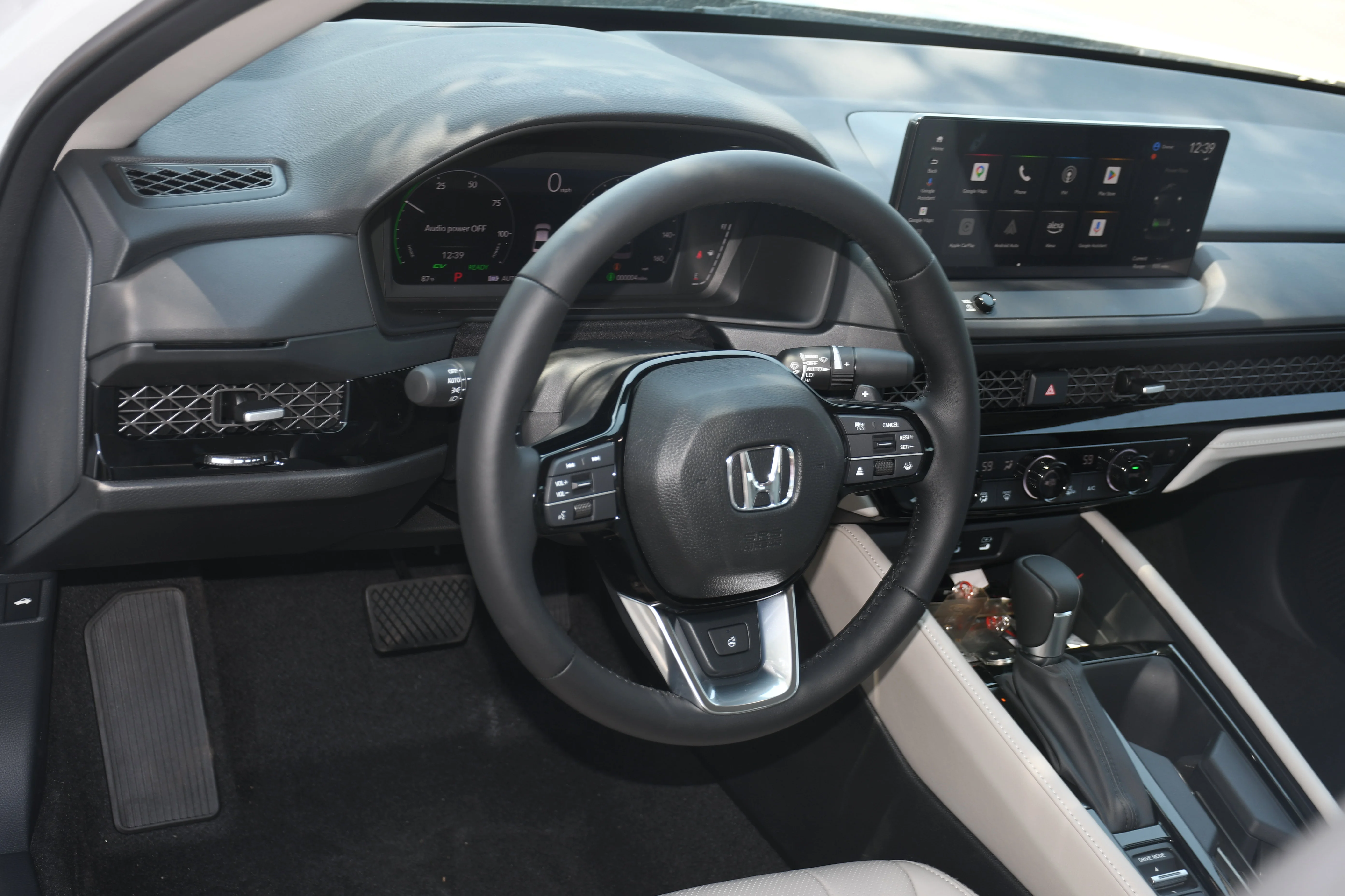 New 2026 Platinum White Pearl Honda Touring image 4