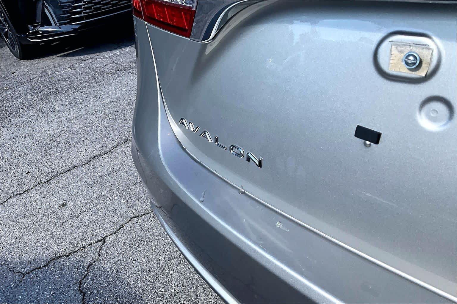 Used 2014 Creme Brulee Mica Toyota XLE image 10