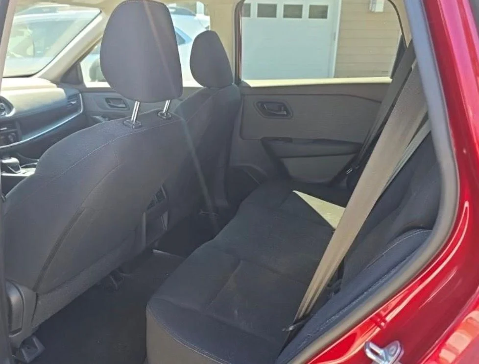 Used 2023 Red Nissan S image 4