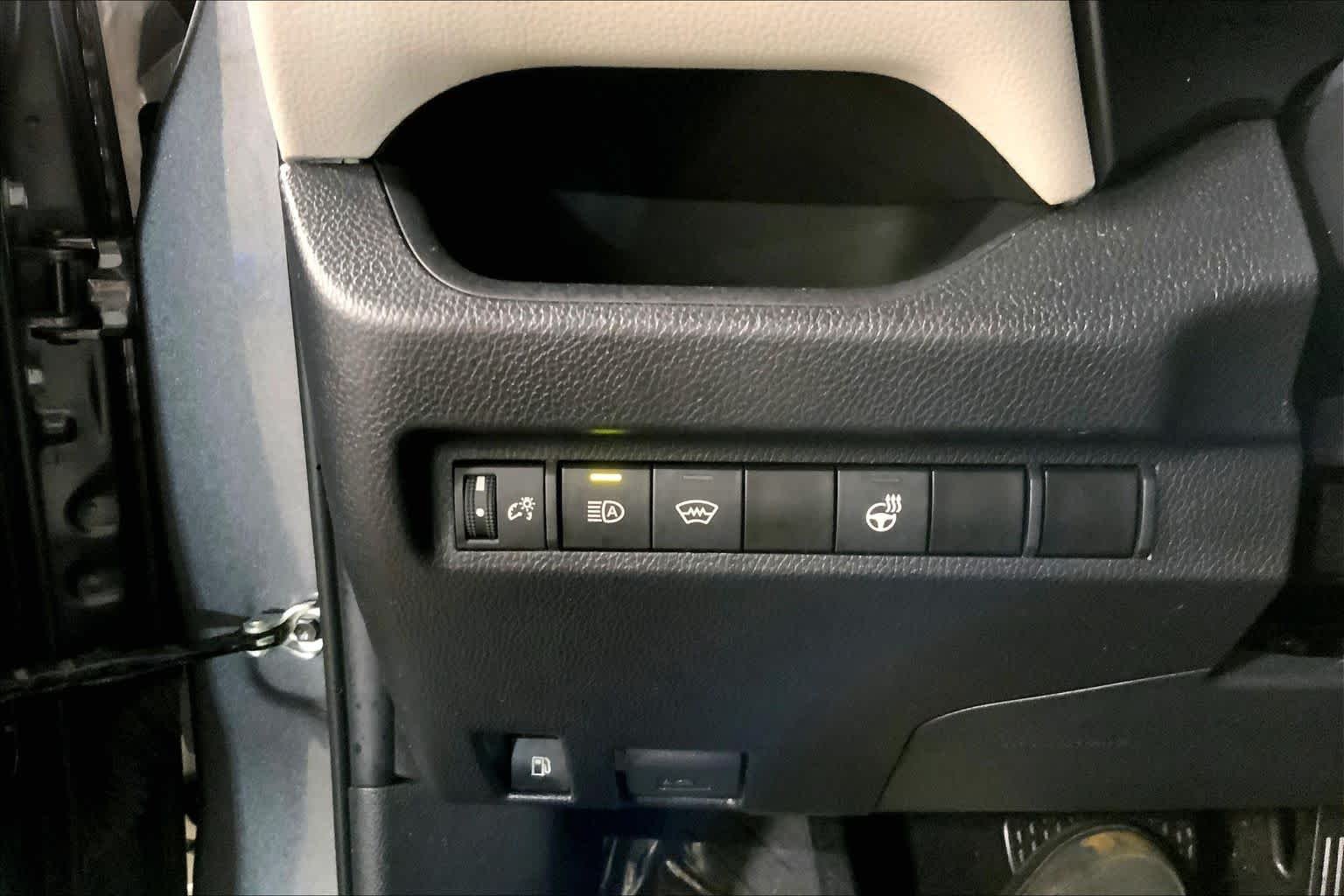 Used 2024 Magnetic Gray Metallic Toyota Hybrid XLE image 34