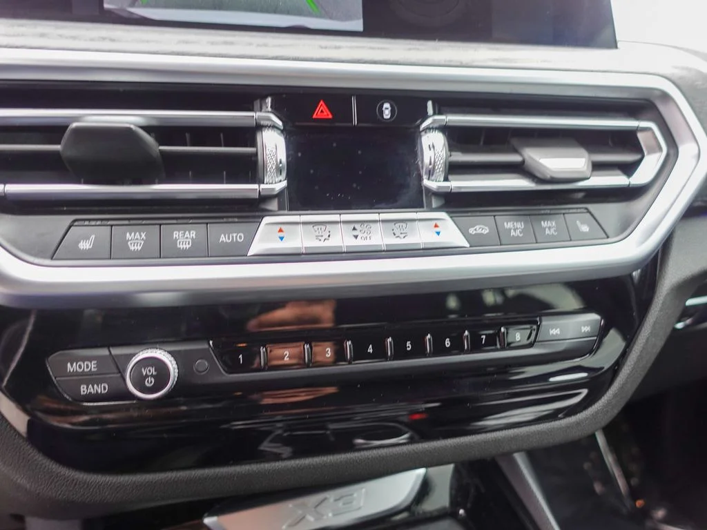 Used 2023 White Metallic BMW sDrive30i image 19