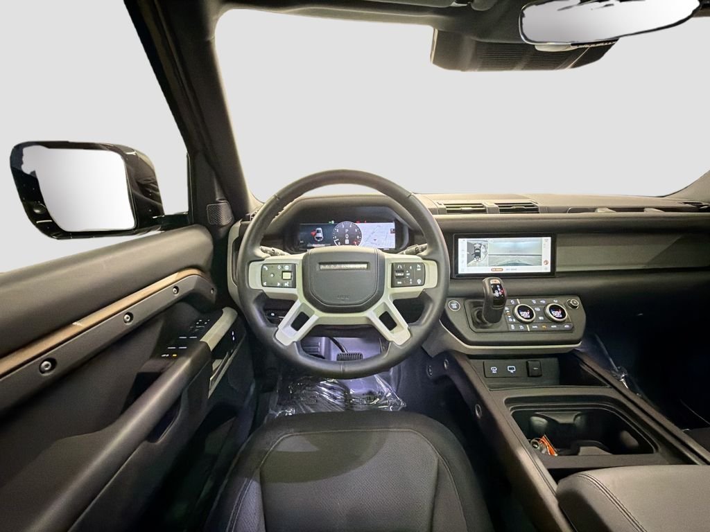 Used 2024  Land Rover X-Dynamic SE image 24