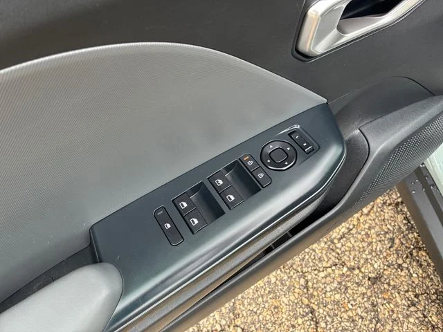 Used 2025 Haze Kia LXS image 18