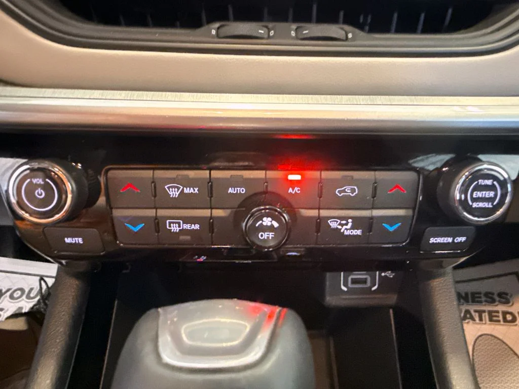 Used 2025 White Jeep Limited image 18