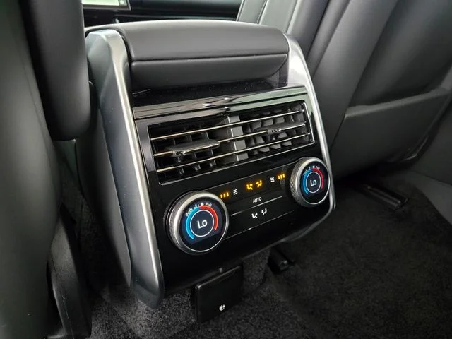 2026 Land Rover Range Rover SE - Photo 13
