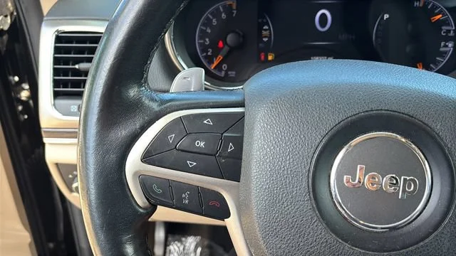 Used 2015  Jeep Limited image 23