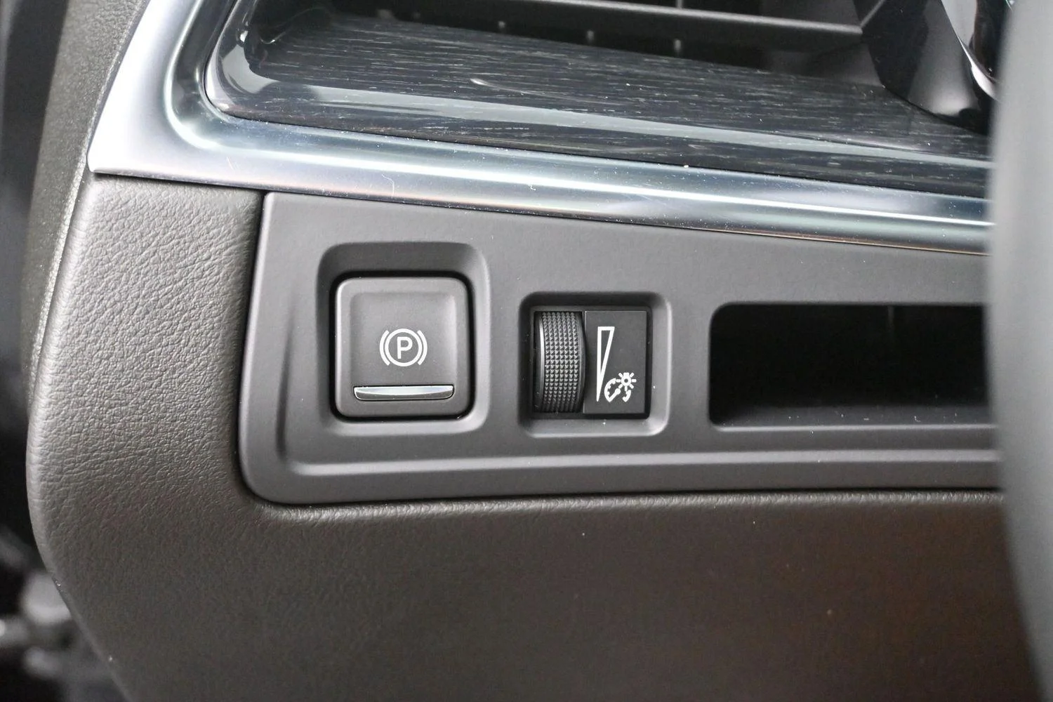 Used 2025 Stellar Black Metallic Cadillac Premium Luxury image 30