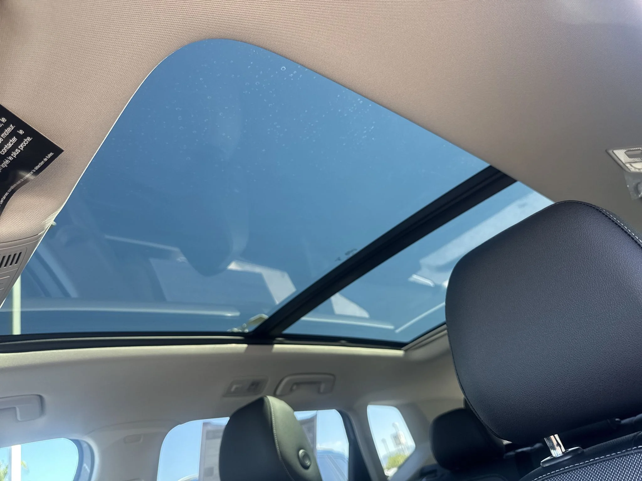 New 2027 Monument Gray w/Deep Black Roof Volkswagen SE Black image 30