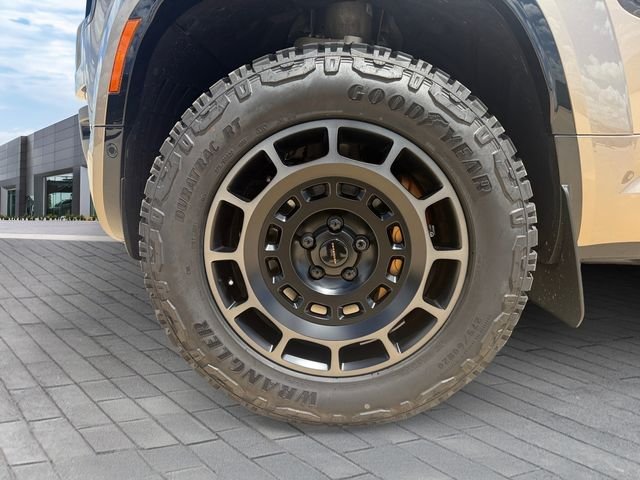 New 2026 Petra Copper Land Rover OCTA image 9