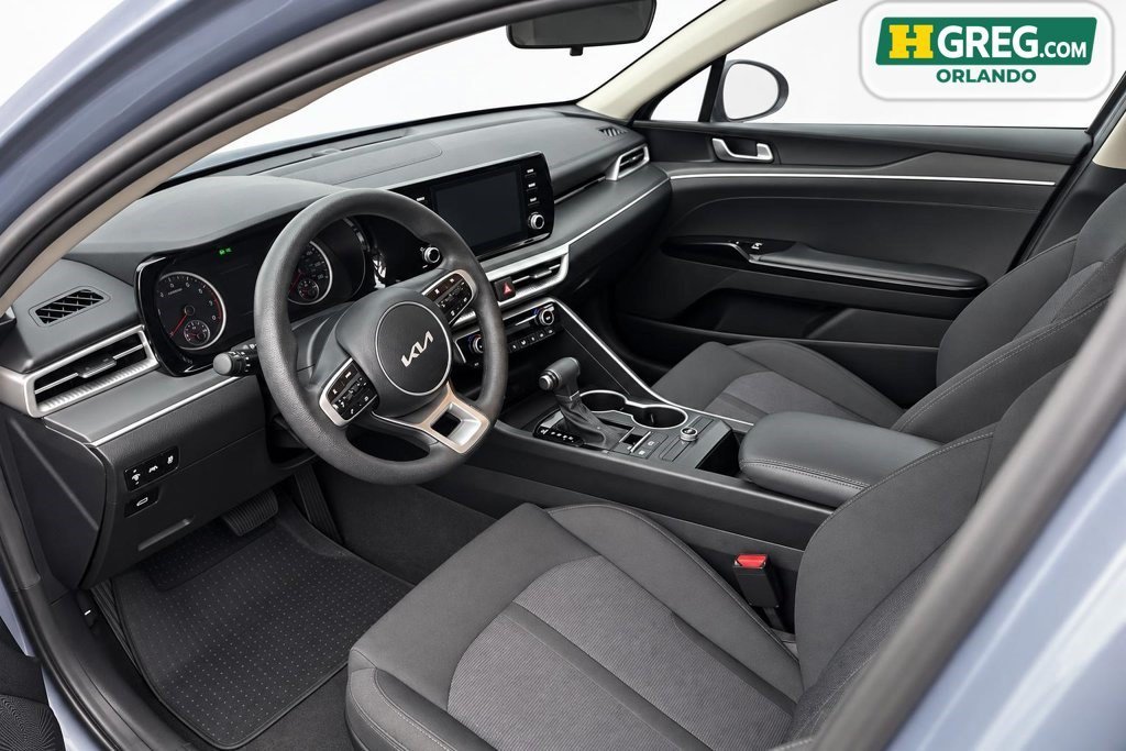 Used 2023 Everlasting Silver Kia LXS image 5